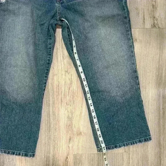 BKE Buckle Women's Wendi Jeans Capris Cropped Distressed Denim Medium Size 29 - Picture 6 of 7
